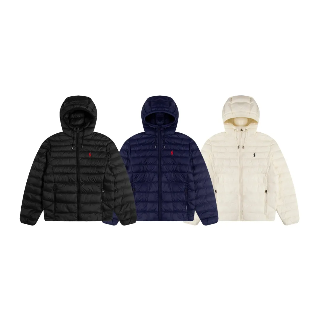 P560 White background picture [Popular in winter] Style number: 25115# Color: black/navy/grey apricot Size: S-XL - Ralph Lauren/Ralph Lauren 2025FW Winter popular half-covered high-collar hooded lightweight gall-free rib down jacket - the same as the original 400T gall-free nylon on the face Elastic hemming restraint Lightweight technological warmth - corn tooth high-quality resin zippers Large and small partition zippers Single version, single opening - ingenious restoration, full set of customized hardware and accessories, all details processed 100% - RL Ralph Lauren classic light rib down jacket. With the blessing of 25 years of rib fire, it firmly sits in the C position of this autumn and winter wardrobe. It has a light and fluffy touch. There is almost no burden on the upper body. One piece for winter in the south. It can be used as an inner layer in the north. The hood/hem can be flexibly adjusted for tightness. It can be worn for daily commuting or light outdoor scenes while keeping warm. It can also present a smart and lightweight style and texture. Regular fit. Genderless upper body. Highly recommended.